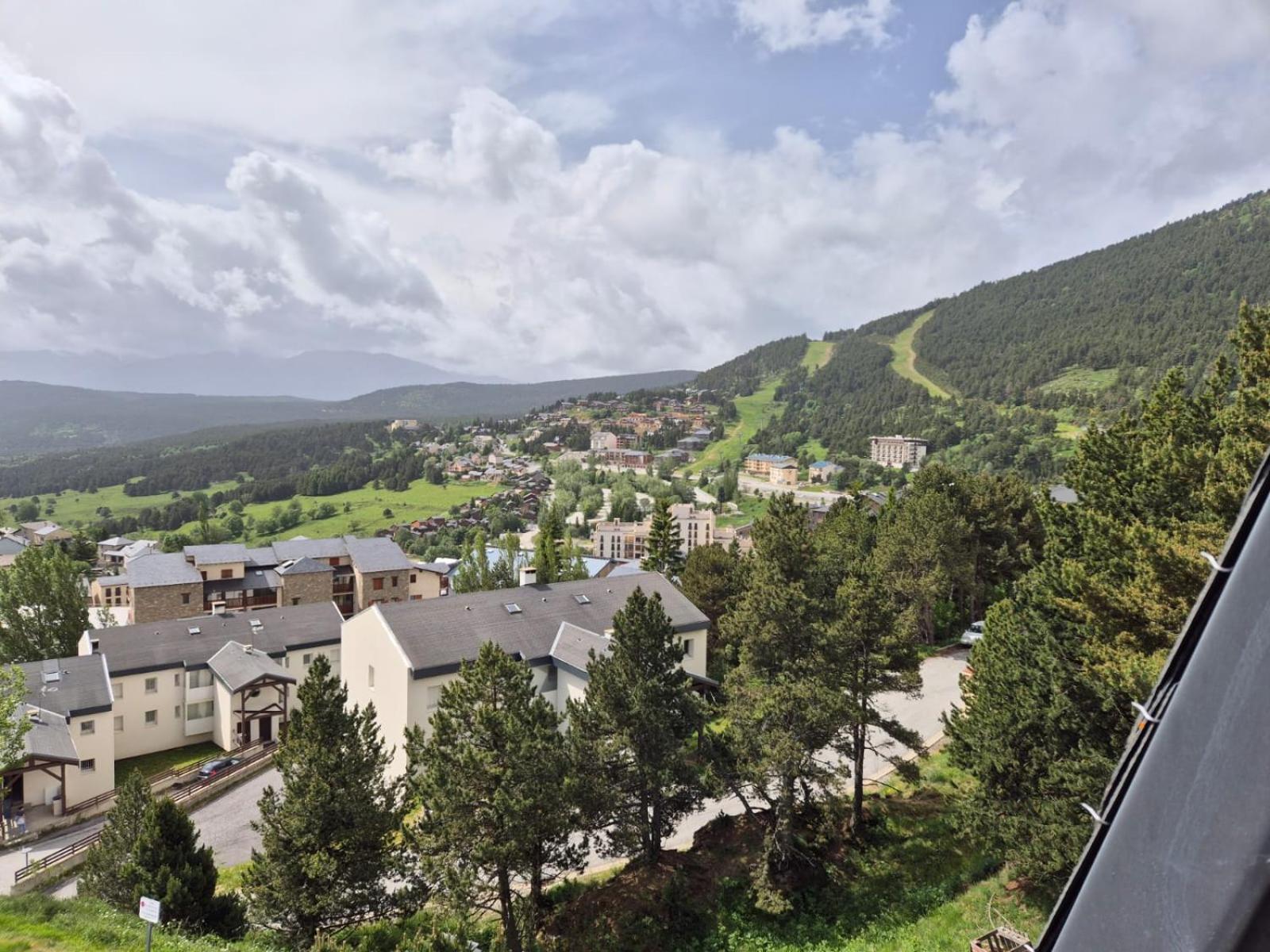 Studio Avec Loggia Les Angles - Superbe Vue Sur Lac Et Montagnes Exterior photo